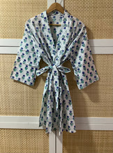 Load image into Gallery viewer, VASILA Short Kimono