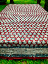 Load image into Gallery viewer, WIDAD Table Cover and Napkin Set