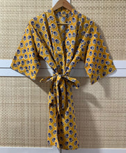 Load image into Gallery viewer, SURYA Short Kimono