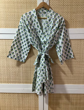 Load image into Gallery viewer, MARZIYA Short Kimono