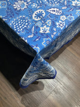Load image into Gallery viewer, TAHIRA Table cover and Napkin Set