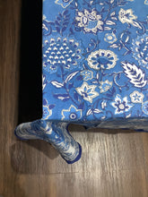 Load image into Gallery viewer, TAHIRA Table cover and Napkin Set
