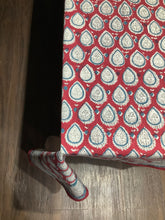 Load image into Gallery viewer, WIDAD Table Cover and Napkin Set