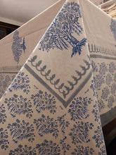 Load image into Gallery viewer, RUDRA Table Cover and Napkin Set