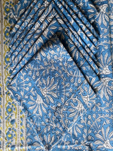 Load image into Gallery viewer, DIVIJ Table Cover and Napkin set