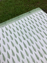 Load image into Gallery viewer, PINE GREEN Table Cover