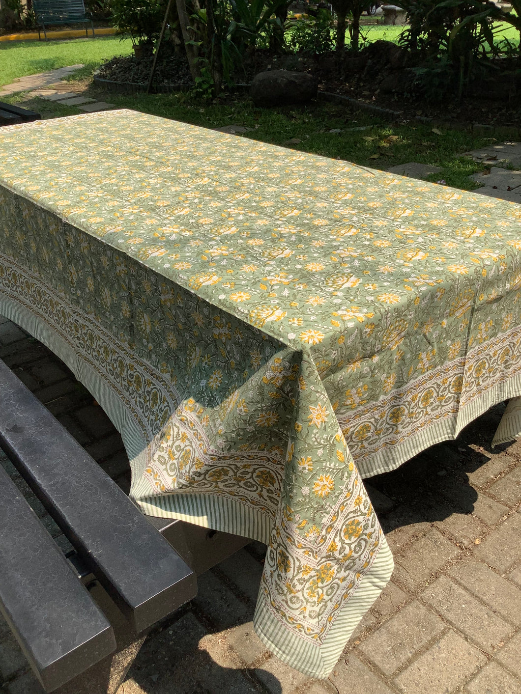 RAINA Table Cover