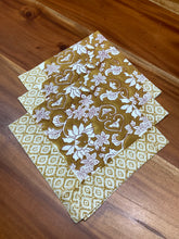 Load image into Gallery viewer, GAMANI Table Cover and Napkin Set
