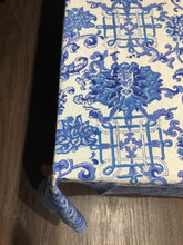 Load image into Gallery viewer, AKILA Table Cover and Napkin Set
