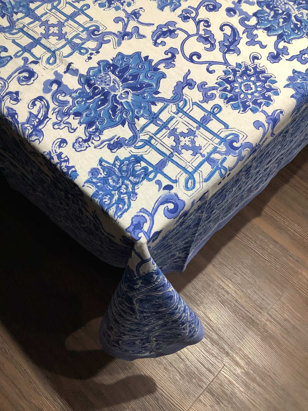 AKILA Table Cover and Napkin Set