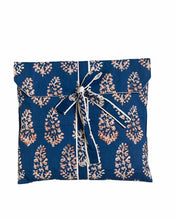Load image into Gallery viewer, VINE ON BLUE Pajama Set
