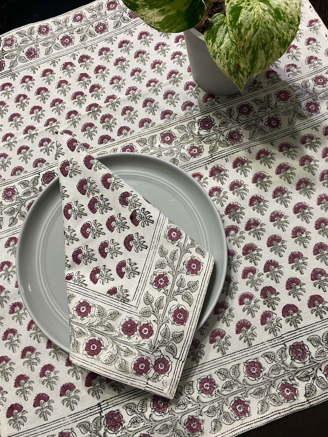 BURGUNDY ROSE Placemat and Napkin Set