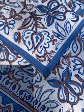 Load image into Gallery viewer, MIRA Table Cover and Napkin Set
