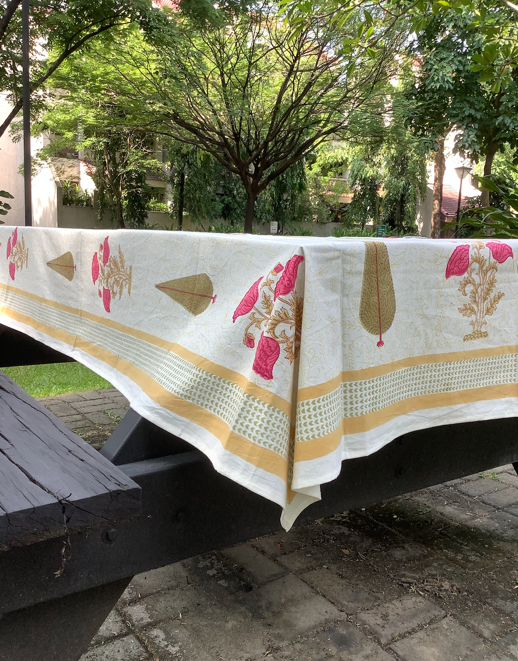 CARUTA PINK Table Cover