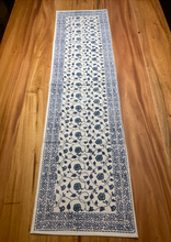 Load image into Gallery viewer, VINE Table Runner 120 cm
