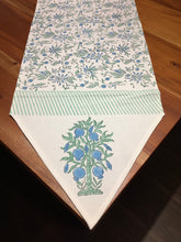 Load image into Gallery viewer, SOLEDAD Table Runner
