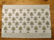 Load image into Gallery viewer, PALMA Lime Placemats and Napkins Set
