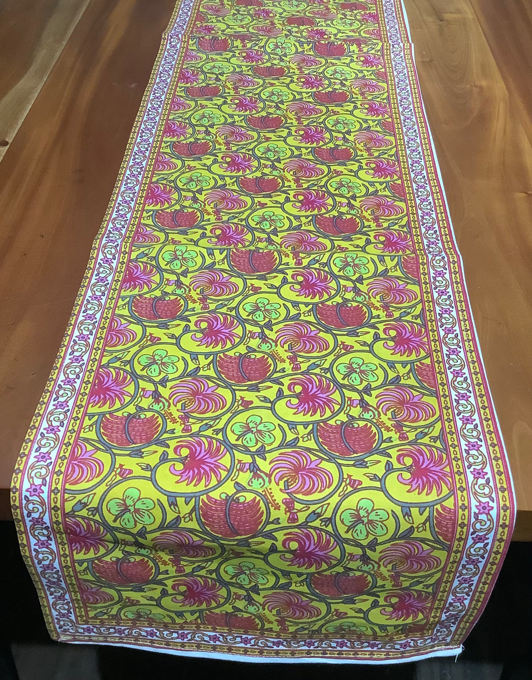 AURELI Table Runner
