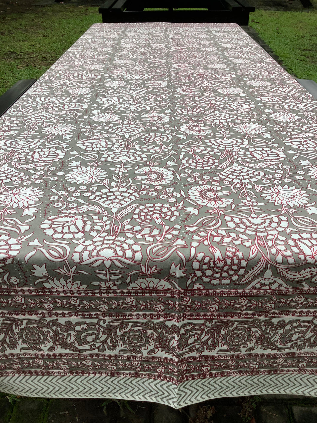 NEELA OLIVE Table Cover and Napkin Set