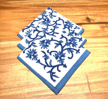 Load image into Gallery viewer, APARAJI  Table Cover and Napkins Set
