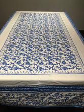 Load image into Gallery viewer, APARAJI  Table Cover and Napkins Set

