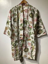 Load image into Gallery viewer, AIMEE Short Kimono
