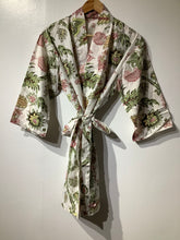 Load image into Gallery viewer, AIMEE Short Kimono
