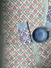 Load image into Gallery viewer, CAPRI and Magenta Placemat and Napkin Set
